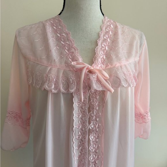 Light Pink Lace Robe - Picture 4 of 6